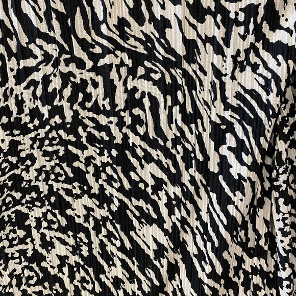 H&M Pleated Wrap-front Dress - Picture 4 of 5